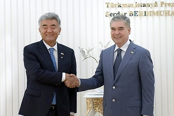 정원주 회장이 10월 14일 투르크메니스탄 최고지도자를 예방하고 있다. (사진=대우건설)